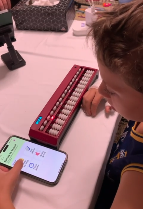 Undugu device on table